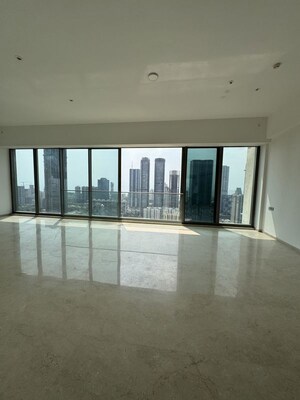 Room in 5 BHK Apartment at Rustomjee Crown, Prabhadevi – for Rent