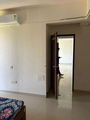 Room in 2 BHK Apartment at Wardha rd – for Rent