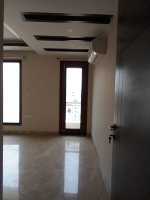 Room in 4 BHK Builder Floor at Greater Kailash ii – for Rent