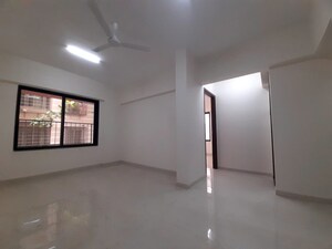 Room in 1 BHK Apartment at Goregaon East – for Rent