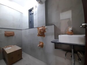 Bathroom in 1 BHK Apartment at Goregaon East – for Rent