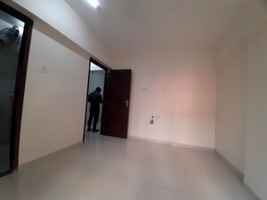 Room in 1 BHK Apartment at Goregaon East – for Rent