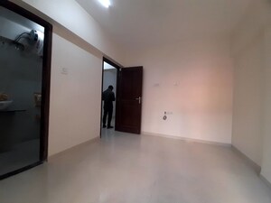 Room in 1 BHK Apartment at Goregaon East – for Rent