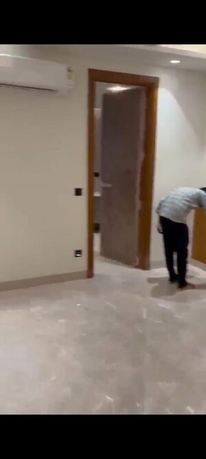 Room in 3 BHK Builder Floor at Greater Kailash ii – for Rent