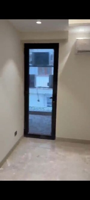 Room in 3 BHK Builder Floor at Greater Kailash ii – for Rent