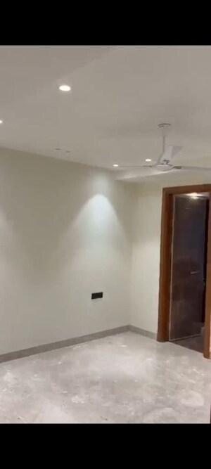 Room in 3 BHK Builder Floor at Greater Kailash ii – for Rent