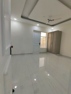 Room in 4 BHK Builder Floor at Sector 43 – for Rent