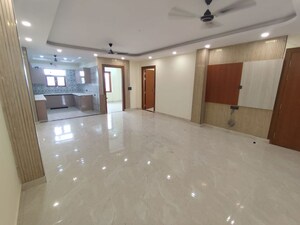 Room in 4 BHK Builder Floor at Sector 43 – for Rent