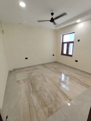 Room in 4 BHK Builder Floor at Sector 43 – for Rent
