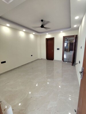 Room in 4 BHK Builder Floor at Sector 43 – for Rent