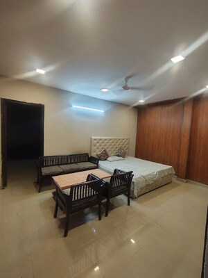 Living Room in 3 BHK Apartment at Sector 43 – for Rent