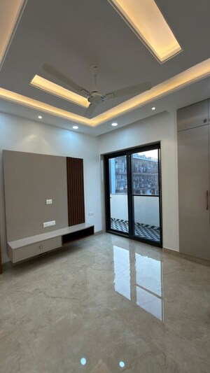 Room in 3 BHK Apartment at Sector 43 – for Rent