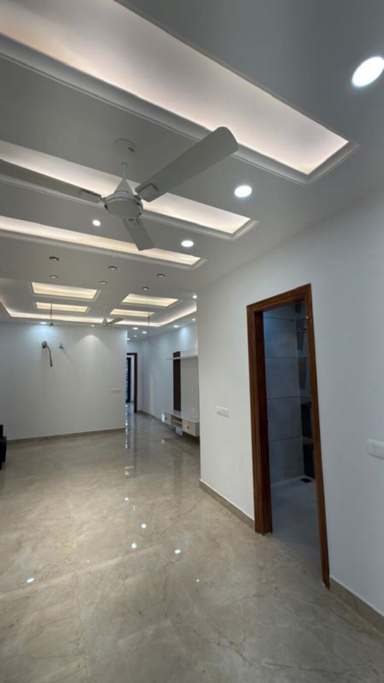 Room, sector 43 3 Bedroom 180 Sq.Yd. Apartment In Sector 43 Faridabad 10791326