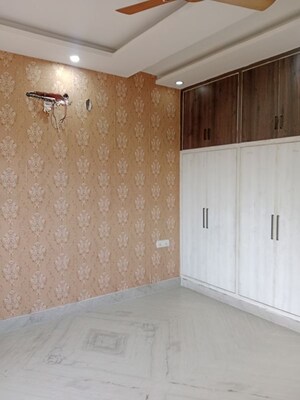 Room in 3 BHK Builder Floor at Baberpur Mandi – for Rent