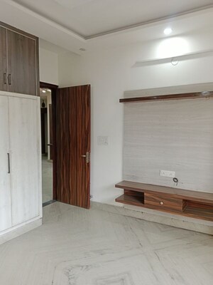 Room in 3 BHK Builder Floor at Baberpur Mandi – for Rent