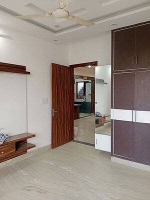 Room in 3 BHK Builder Floor at Baberpur Mandi – for Rent