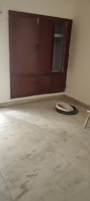 1 BHK Builder Floor For Rent in Sector 19