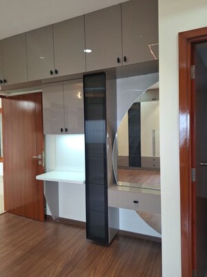 Room in 3 BHK Apartment at Kondapur – for Rent