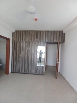 Room in 2.5 BHK Apartment at Bhartiya City Nikoo Homes 4, Thanisandra Main Road – for Rent