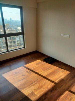 Room in 3 BHK Apartment at Siddha Seabrook, Kandivali West – for Rent