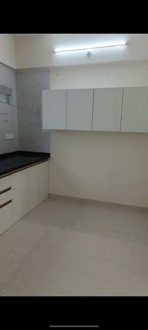 Room in 2.5 BHK Apartment at Suyog Space, Wakad – for Rent
