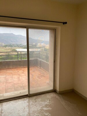Room in 3.5 BHK Apartment at SiddhiVinayak Vision City, Jambhul – for Sale