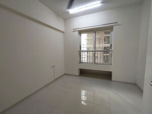Room in 1.5 BHK Apartment at Marathon Nexzone, New Panvel – for Rent