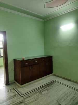 Room in 2 BHK Builder Floor at Sector 47 – for Rent
