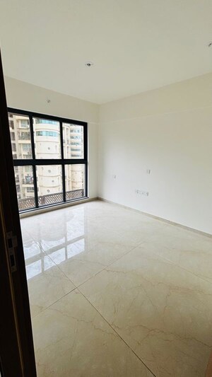 Room in 3 BHK Apartment at Godrej Urban Park, Chandivali – for Rent