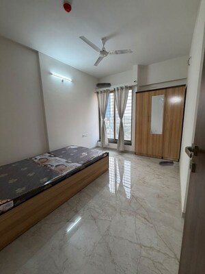 Room in 3 BHK Apartment at Majestique Towers, Kharadi – for Rent