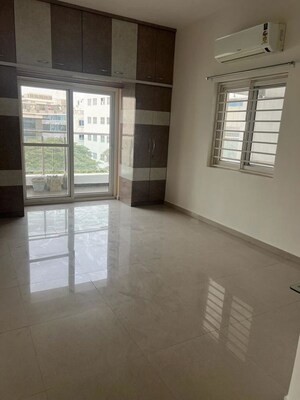 Room in 3 BHK Apartment at Jains Ravi Gayathri Heights, Hi Tech City – for Rent