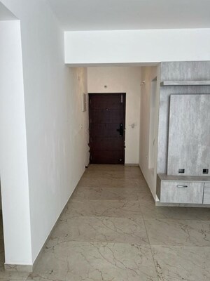Room in 2 BHK Apartment at Casagrand Boulevard, Hennur Road – for Rent