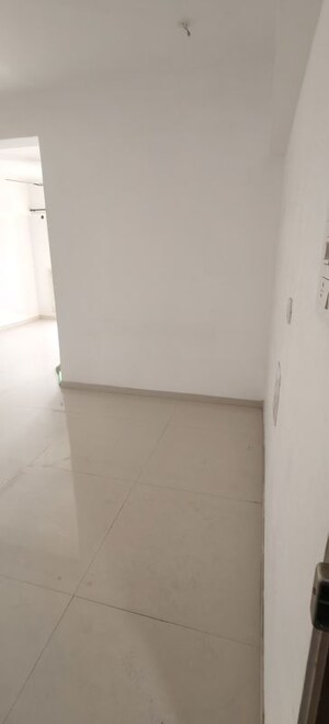 Room in 2 BHK Apartment at Mayfair The View, Vikhroli West – for Rent