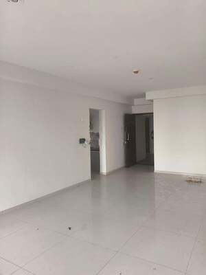 Room in 3.5 BHK Apartment at Microtek Greenburg, Sector 86 – for Rent