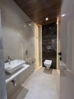 Team Area in 2 BHK Apartment at Pushpak Nagar – for Sale
