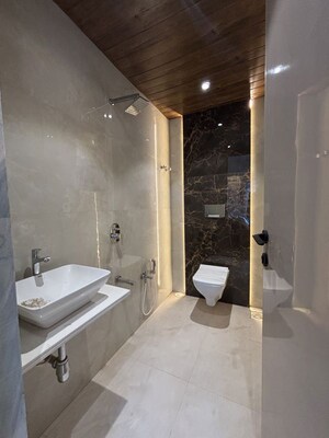 Team Area in 2 BHK Apartment at Pushpak Nagar – for Sale