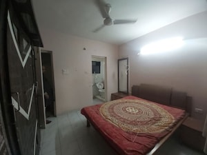 Bedroom in 2 BHK Apartment at Karve Nagar – for Rent