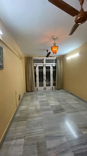 Room in 2 BHK Apartment at Raj Mahal Apartment Andheri, Andheri West – for Rent