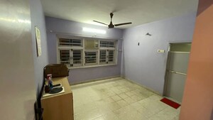Room in 2 BHK Apartment at Raj Mahal Apartment Andheri, Andheri West – for Rent