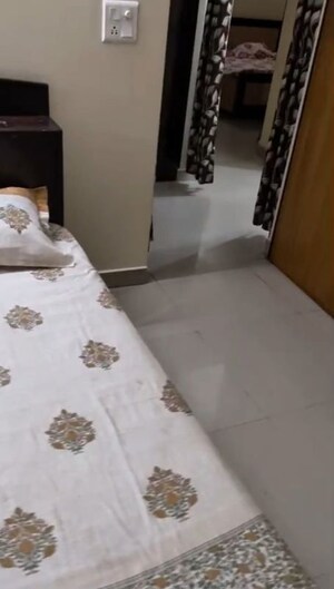 Room in 3 BHK Apartment at Vanasthali Apartments, Gomti Nagar – for Rent