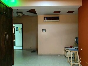 Room in 3 BHK Apartment at Shobha Suman Apartment, Mulund West – for Sale