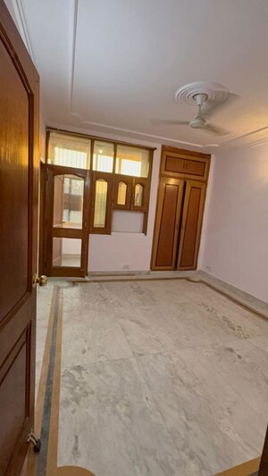 Room in 2 BHK Builder Floor at Kailash Hills – for Rent