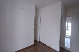 Room in 3 BHK Apartment at Godrej Avenues, Yelahanka – for Rent