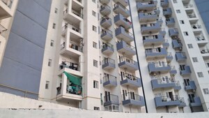 Floor Plan in 3 BHK Apartment at Amrapali Dream Valley – for Sale