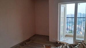 Room in 3 BHK Apartment at Amrapali Dream Valley – for Sale