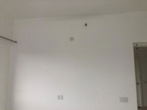 Room in 2 BHK Apartment at Amanora Gold Towers, Hadapsar – for Rent