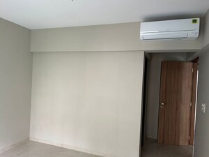Bedroom in 2 BHK Apartment at Chembur – for Rent