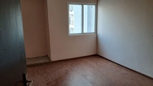 Room in 3 BHK Apartment at Amrapali Ivory Heights, Amrapali Dream Valley – for Sale