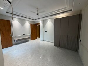 Room in 4 BHK Builder Floor at Green Fields Colony – for Rent