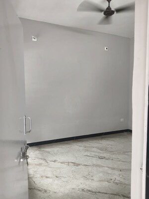 Room in 1 BHK Apartment at Arawali Apartments, Sector 52 – for Rent